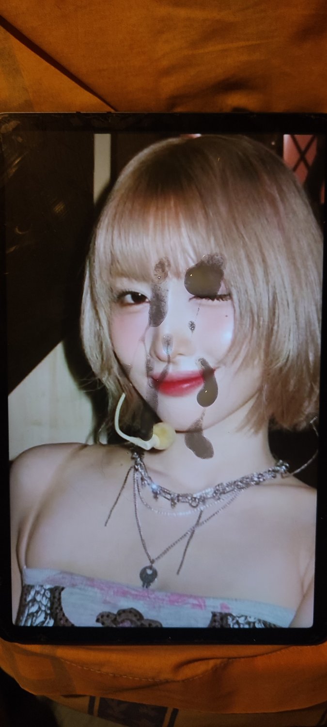 QR0HoAT8 cumtribute momo twice kpop 02.jpg